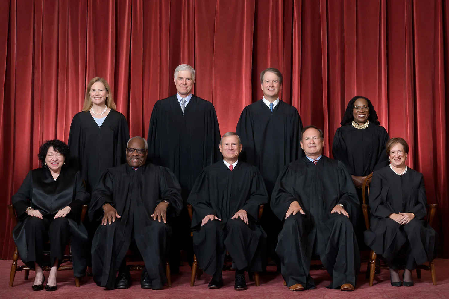 Image of the justices of the US Supreme Court deciding Loper Bright Enterprises v. Raimondo